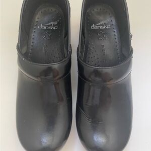 Dansko Black Patent Leather Professional Clog 38 Narrow